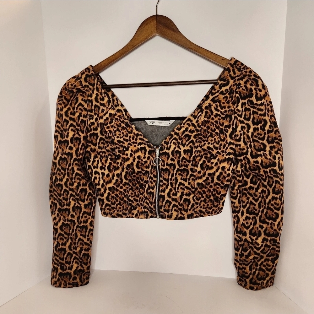 Zara Animal Print Crop Zip Up Top size Small V Neck 3/4 Puff Sleeves Leopard